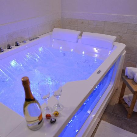 Suite Laurel Spa Con Idromassaggio Фазано Екстериор снимка