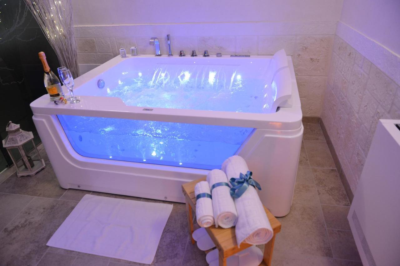 Suite Laurel Spa Con Idromassaggio Фазано Екстериор снимка