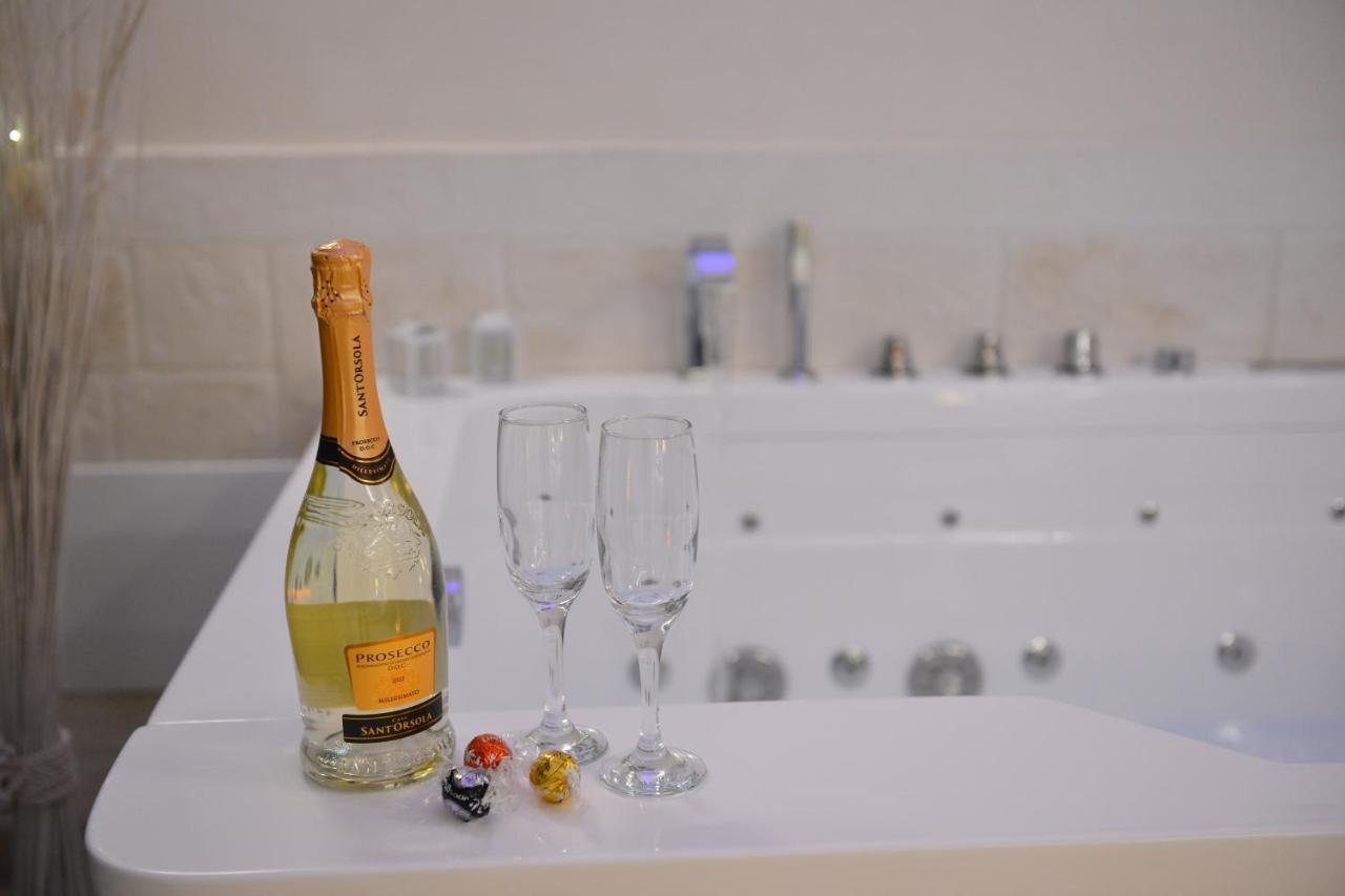 Suite Laurel Spa Con Idromassaggio Фазано Екстериор снимка