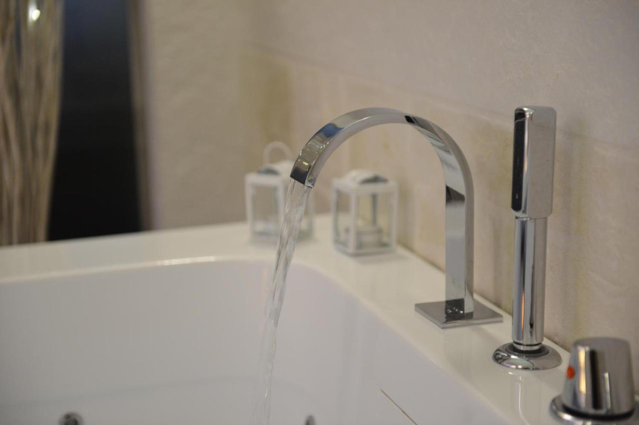 Suite Laurel Spa Con Idromassaggio Фазано Екстериор снимка