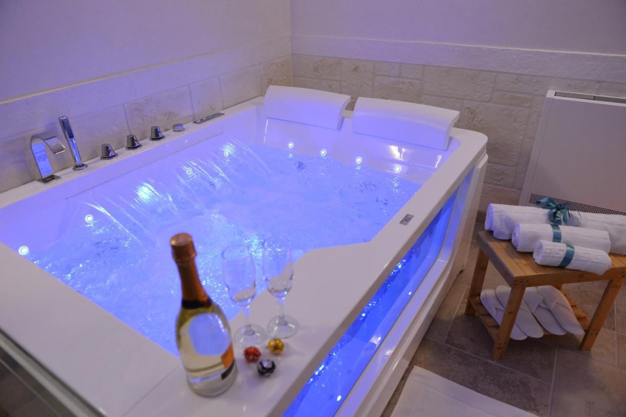 Suite Laurel Spa Con Idromassaggio Фазано Екстериор снимка
