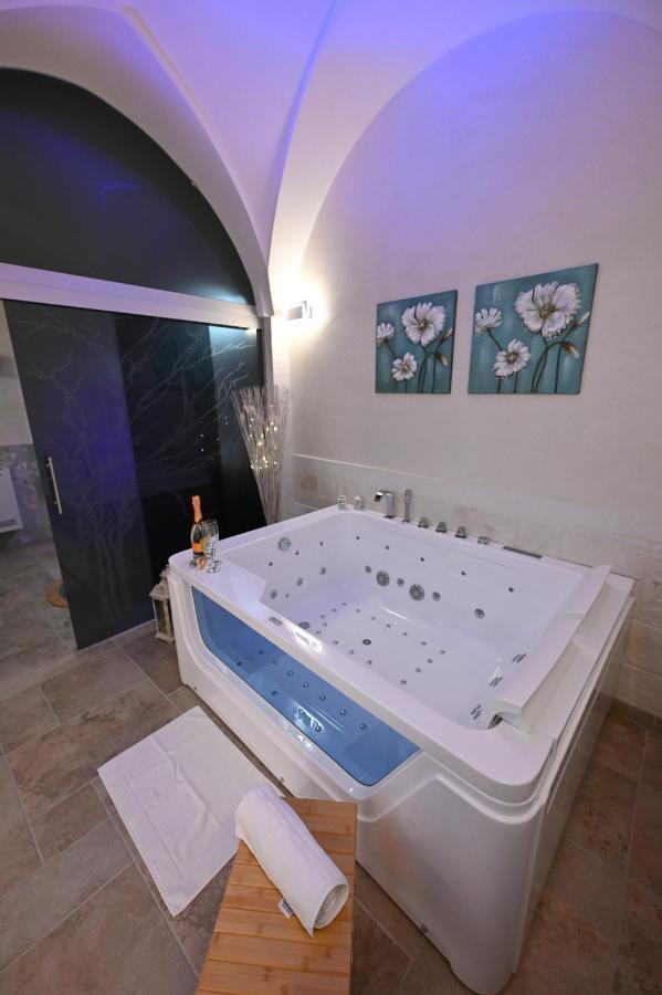 Suite Laurel Spa Con Idromassaggio Фазано Екстериор снимка
