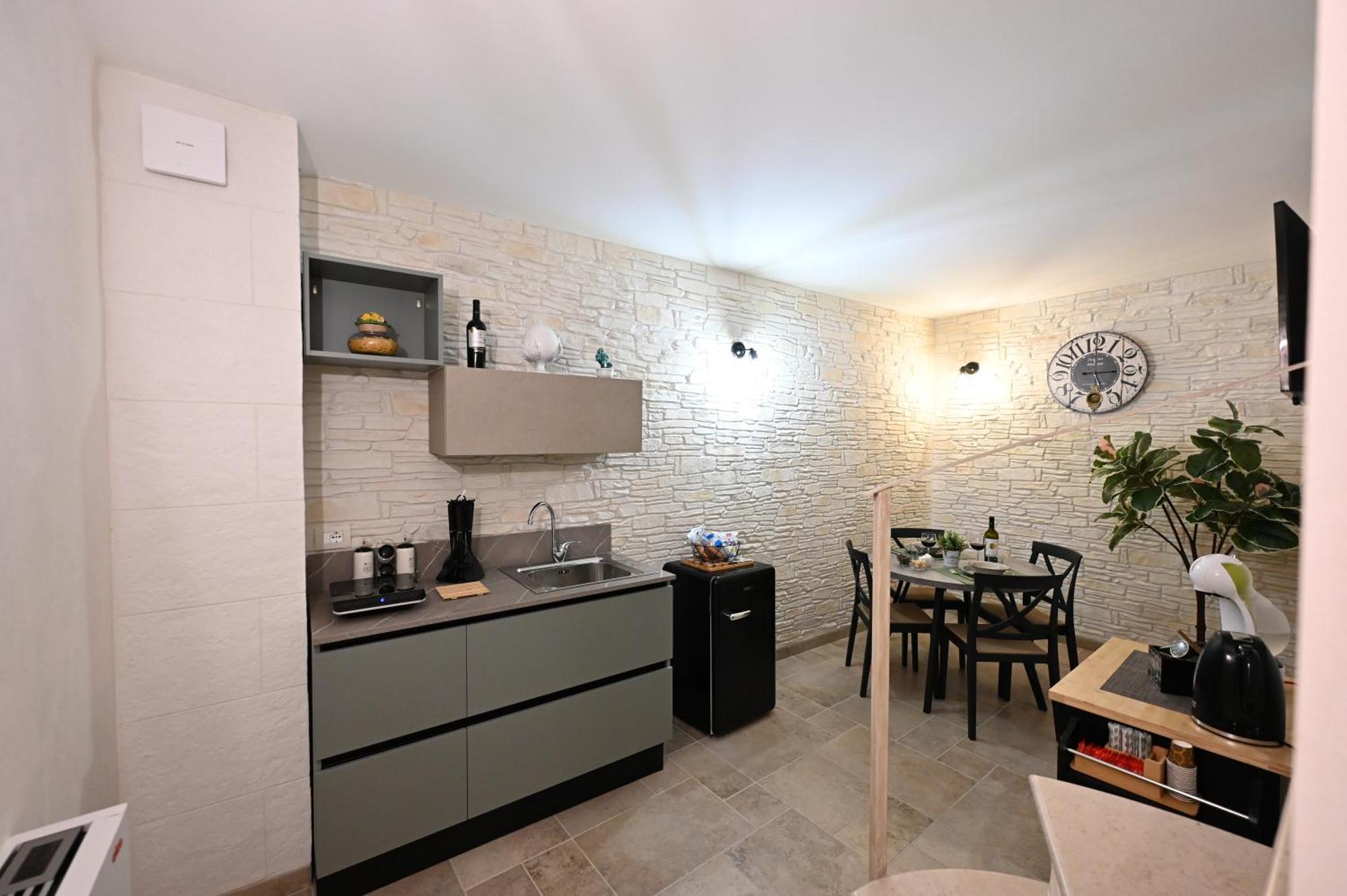 Suite Laurel Spa Con Idromassaggio Фазано Екстериор снимка